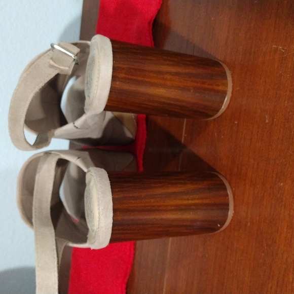 Vince Camuto Tan suede stack heel sling back 7.5 - Picture 2 of 6